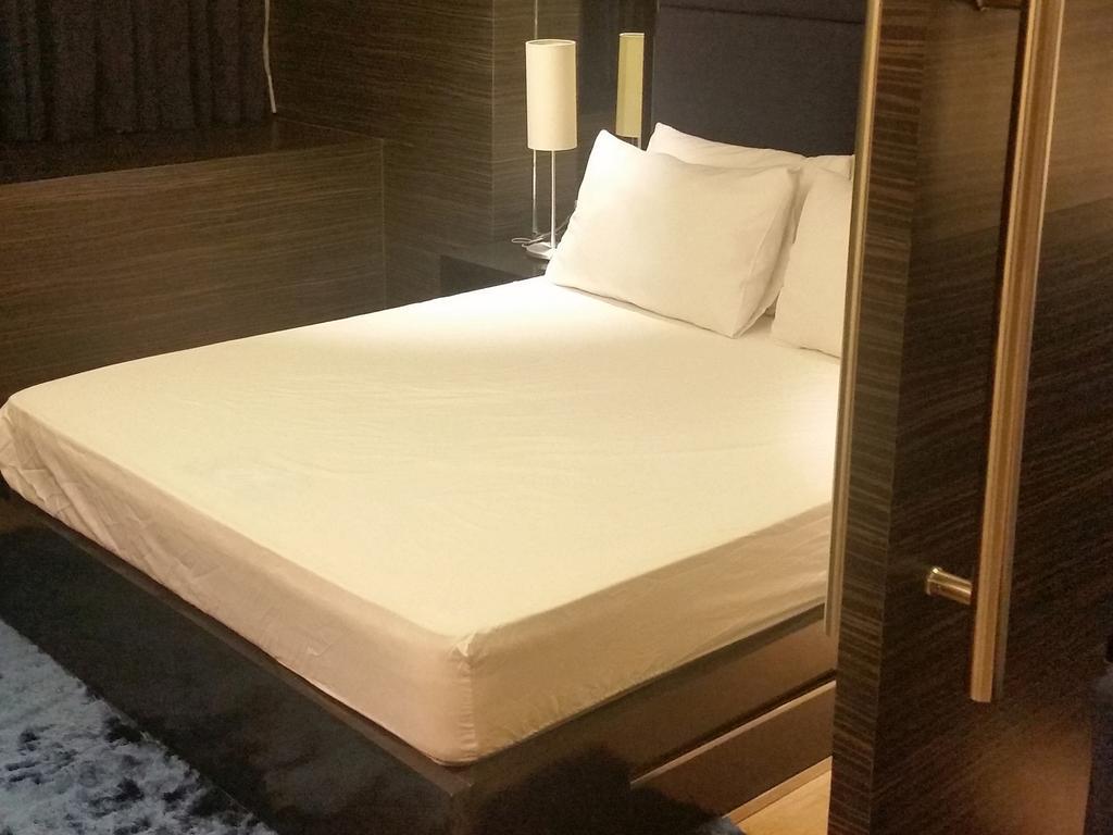 Shang Luxury Suites Мандалуйонг Номер фото