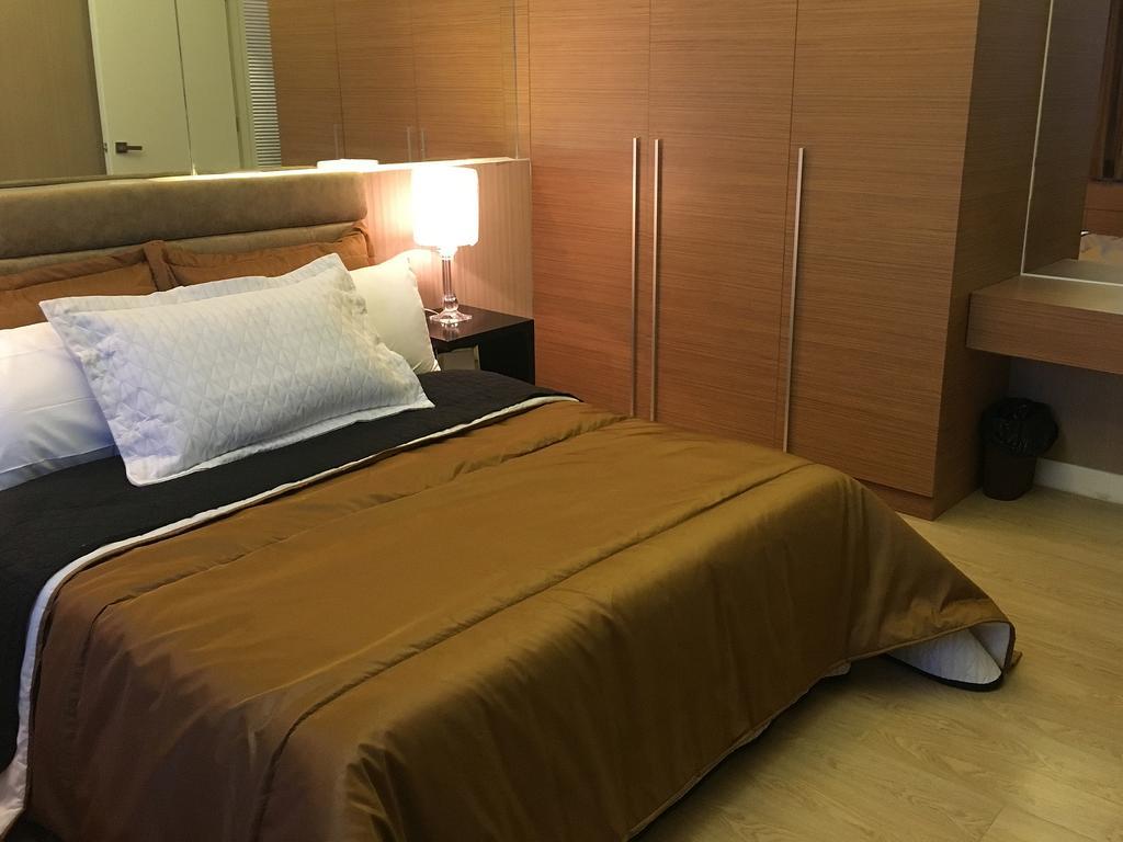 Shang Luxury Suites Мандалуйонг Номер фото
