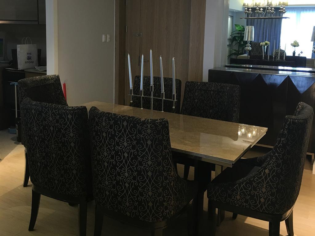 Shang Luxury Suites Мандалуйонг Номер фото
